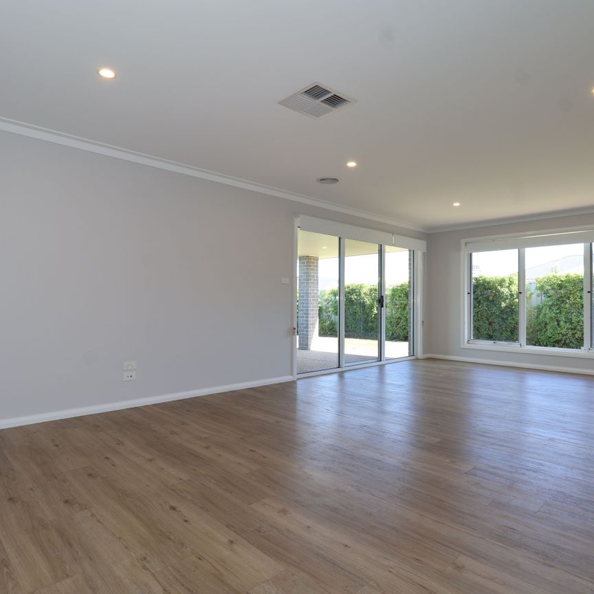 2/35 Coppabella Drive Gobbagombalin NSW - Photo 1