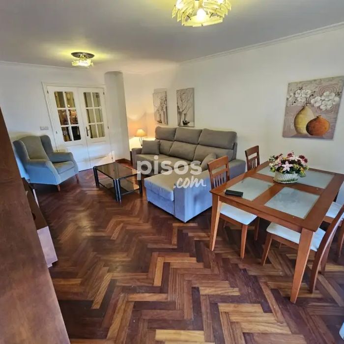 Piso en alquiler en Calle de la Marina - Foto 1