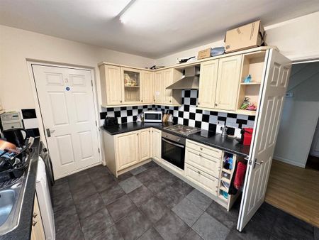 1 bedroom in a house share to rent - Photo 4