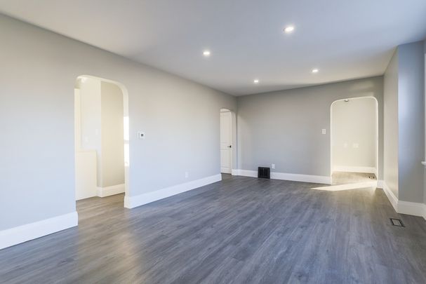 $2,075 / 2 br / 1 ba / 850 sqft 2BR Duplex in Brantford - Photo 1