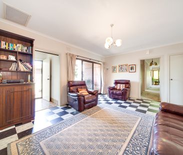 10 Monbulk Court, Cheltenham - Photo 3