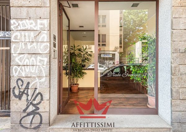 Rif. 772 | bilocale con balcone con vista sulla darsena.