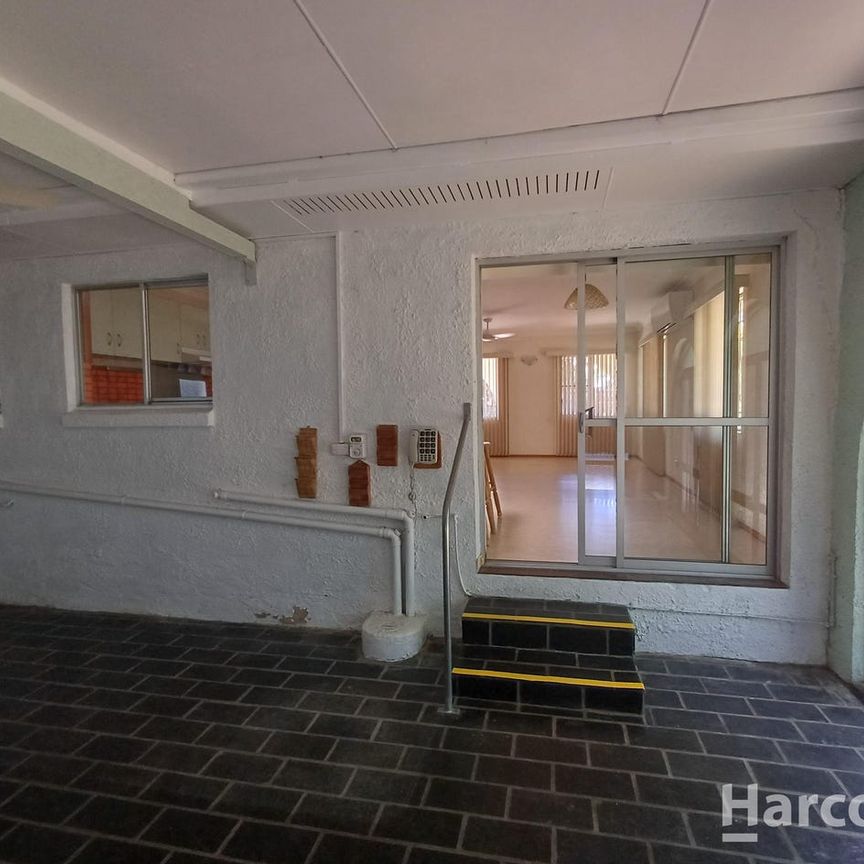 4 Saunders Street, Point Vernon, Qld 4655 - Photo 1