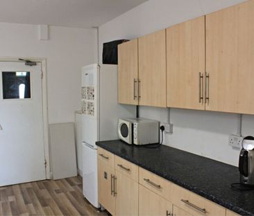 Room in a Shared House, Walthamstow, E17 - Photo 3
