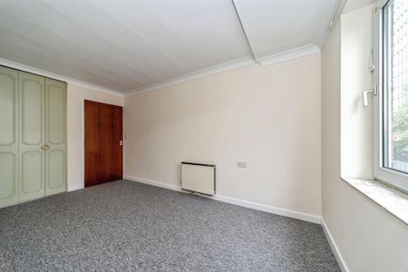 1 bedroom retirement property to rent - Photo 4