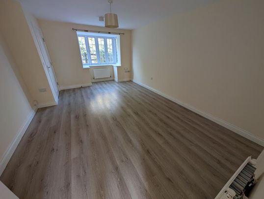 4 bedroom semi-detached house to rent - Photo 1