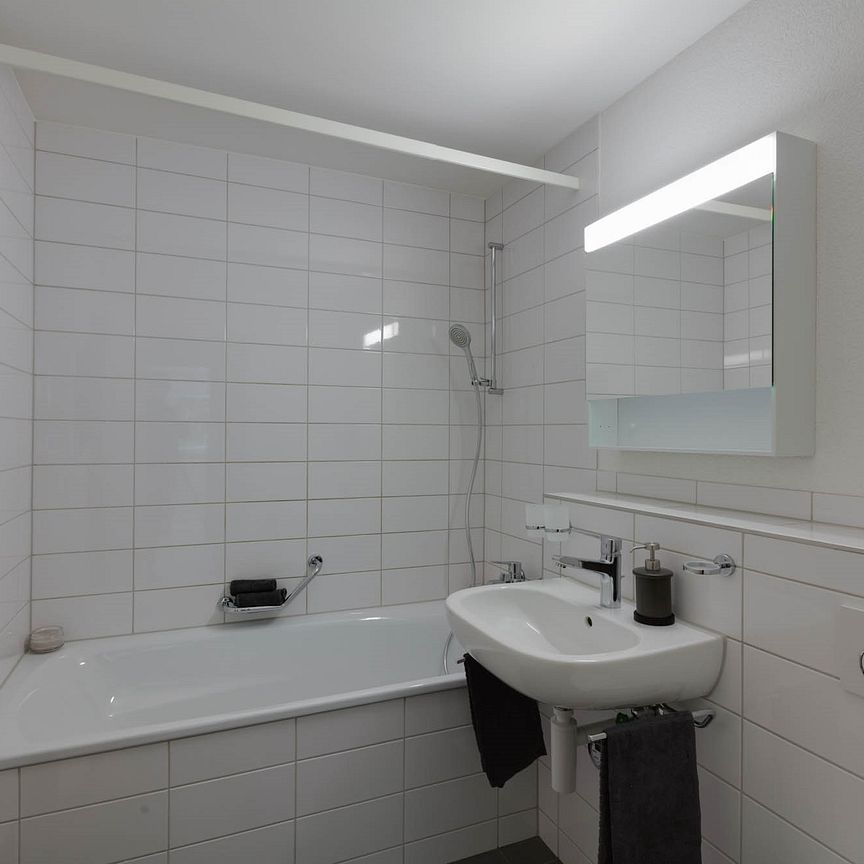 Moderne 3.5-Zimmerwohnung im Grünen - Photo 1