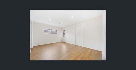 Immaculate Family Home with Multiple Living Areas in the Heart of Thornhill Park!! - Photo 3