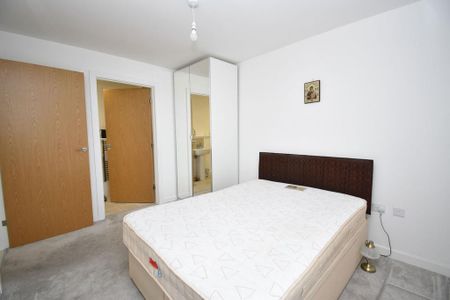 2 bedroom flat to rent - Photo 2