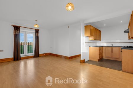 2 bed flat to rent in Barnsley Road, South Elmsall, Pontefract, West Yorkshire, WF9 - Photo 3