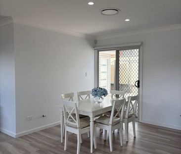 4-Bedroom Family Home in Ettalong Beach - Photo 2