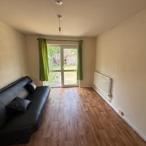 3 bedroom property to rent - Photo 1