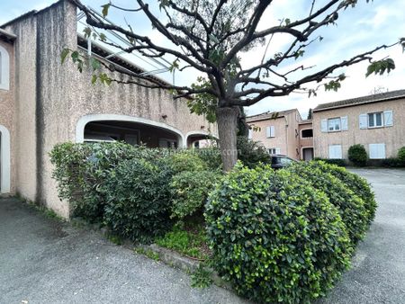 Location Appartement 4 pièces 77 m2 à Aubagne - Photo 5