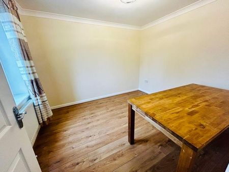 Ffordd Antwn, Bridgend - Photo 2