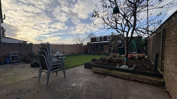 3 bedroom semi-detached house to rent - Photo 1