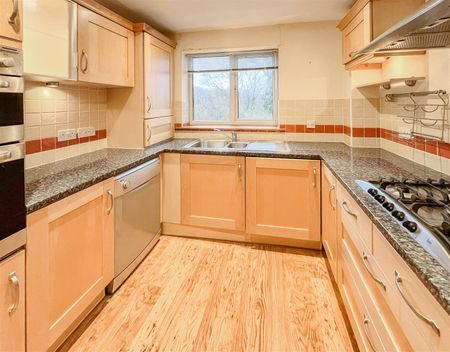 Beachy Head View, St. Leonards, TN38 8EY - Photo 4