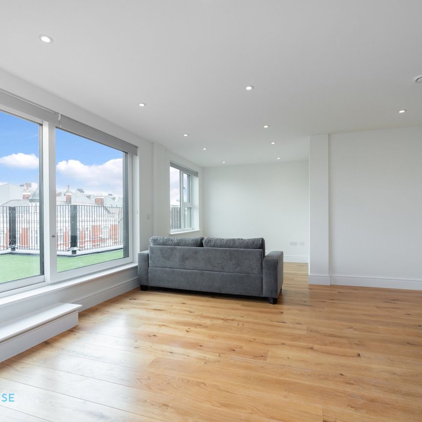 Kilburn High Road, London, NW6 - Three Bedroom Flat To Rent - £808pw / £3,500pcm - Photo 1