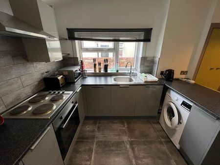 5 bed terraced house to rent in Heathfield Road, Heath, Cardiff, CF14 - Photo 3