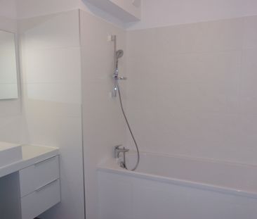 Location Appartement 3 pièces 59m² ST JEAN DE VEDAS 34430 - Photo 2