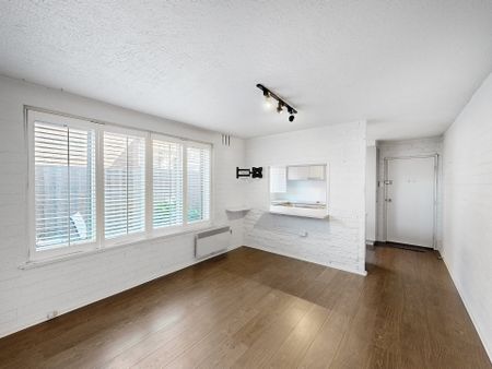 Renovated Ground Floor Apartment - Photo 5