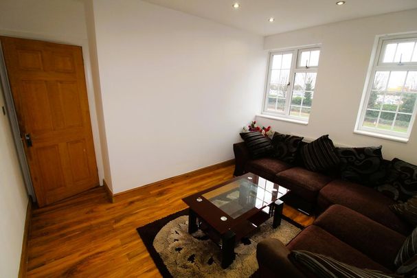 3 bedroom flat to rent - Photo 1