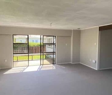 Large Living for a Large Family - Photo 3