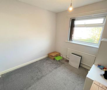 3 bedroom House To Let - Photo 5