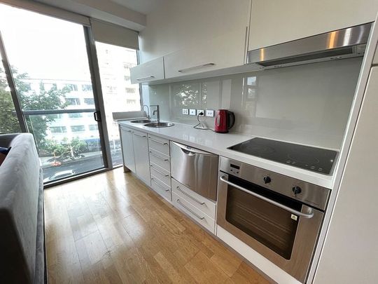 Sleek 1BR Apt in Auckland Central - Photo 1