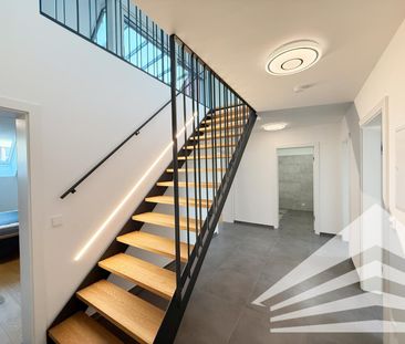 Spektakuläre DG-Wohnung: Klimatisiert, 2 Bäder, 5 Zimmer mit 19 m² ... - Photo 1