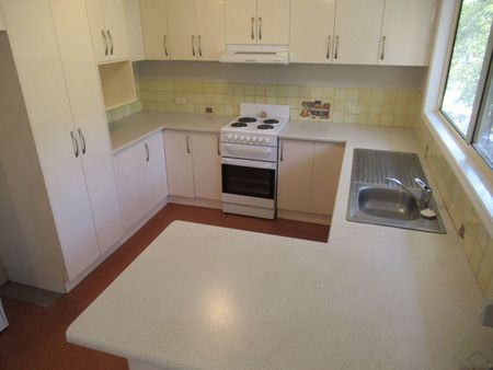 Private Family Home - Photo 5
