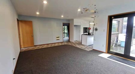 Yaldhurst , 5 bedrooms - Photo 3