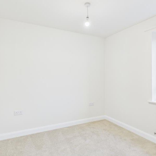 Laurie Close, Yate, Bristol - Photo 1