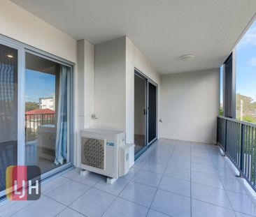 2 BEDROOM UNIT WITH LIFT ACCESS IN EXCELLENT LOCATION - Photo 1