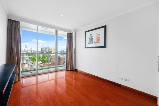 Spacious Two Bedroom Executive Style Apartment - Photo 1