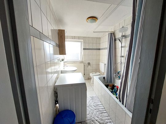 Schöne 3 ZKB Dachgeschosswohnung in Dassel - Foto 1