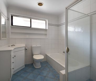 Easy living and perfectly located in popular Strathdale. - Photo 4