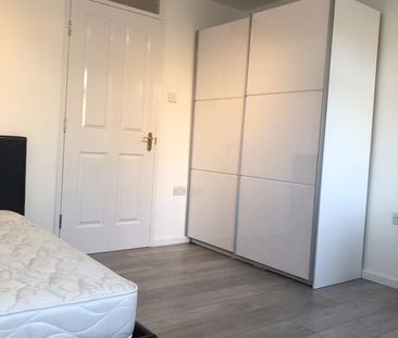 Room in a Shared House, Saltwell St, E14 - Photo 6