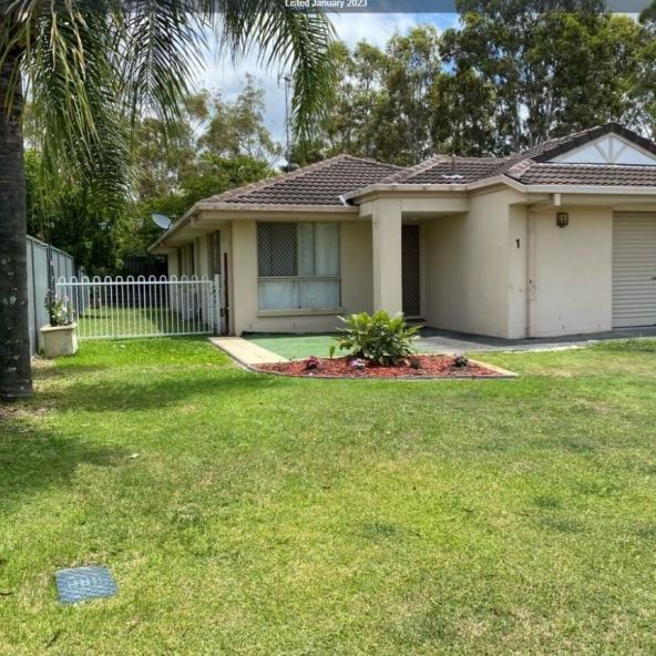 Beautiful Spacious Home in Family Friendly Location! - Photo 1