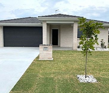 Modern 4 Bedroom House in River Oaks Estate *3 MONTH LEASE ONLY* - Photo 5