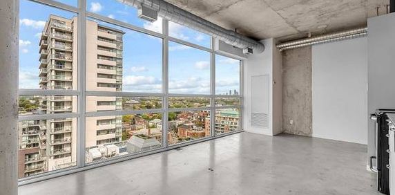 QUEEN WEST 1 BED CORNER UNIT HARD LOFT LOCKER INCLD - Photo 2