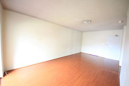 Prime Location and Lock up garage - Photo 3