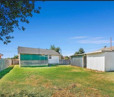 Beautiful family home positioned in a highly desirable location. - Photo 6