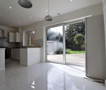 Pinner Road, Northwood Hills, HA6 - Photo 4