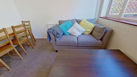 4 bedroom semi-detached house to rent - Photo 3