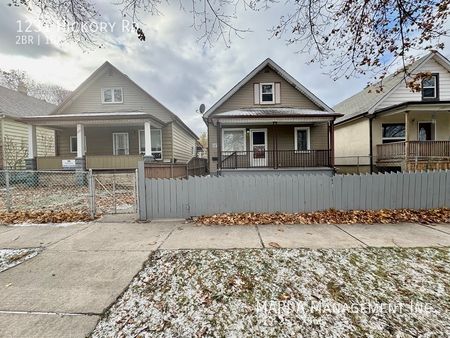 NEWLY RENOVATED 2BEDROOM/1BATH SINGLE-FAMILY HOME + UTILITIES - Photo 5