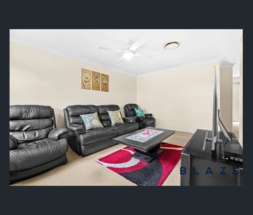 Spacious 3 Bedroom Beauty! - Comfort & Convenience - Photo 1