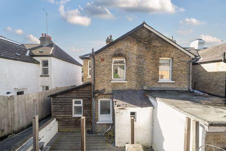 2 bedroom end of terrace house to rent - Photo 4