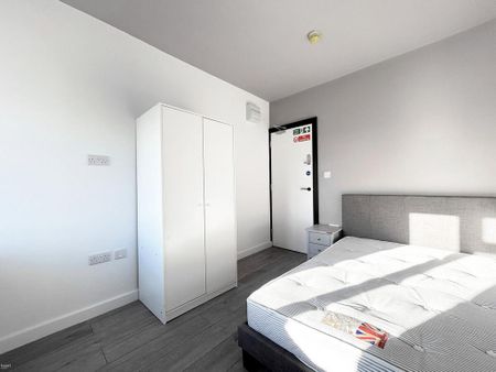 1 bedroom in a house share to rent - Photo 2