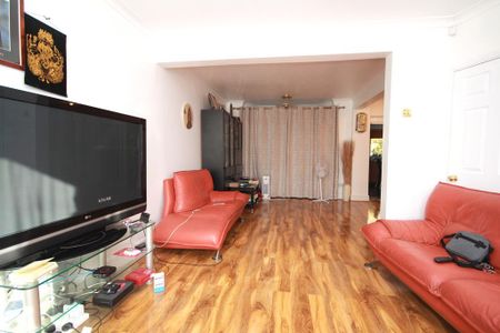 5 bedroom semi-detached house to rent - Photo 4