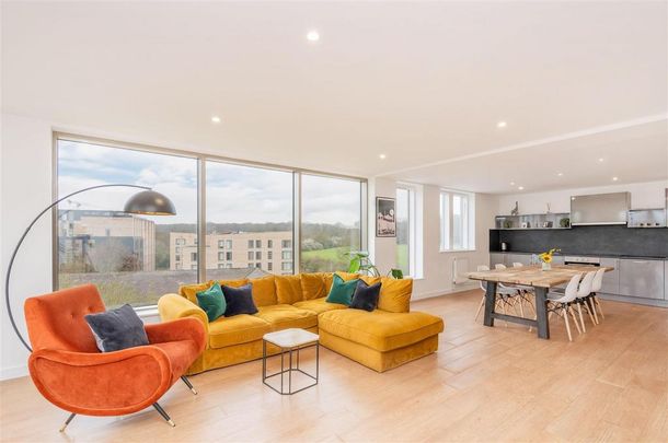 1 bedroom in a flat share to rent - Photo 1